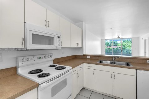 Condo in Miami Beach, Florida, 2 bedrooms  № 1406043 - photo 13