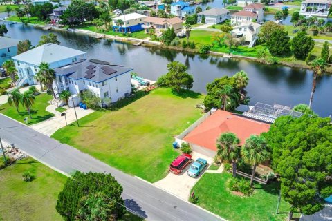 Terreno en venta en Hernando Beach, Florida № 1361845 - foto 1