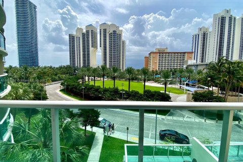 Condo in Sunny Isles Beach, Florida, 1 bedroom  № 785163 - photo 1