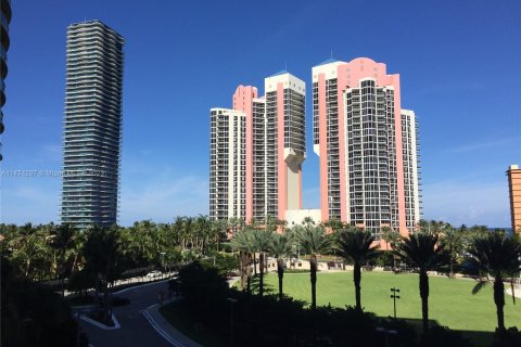 Condo in Sunny Isles Beach, Florida, 1 bedroom  № 785163 - photo 2