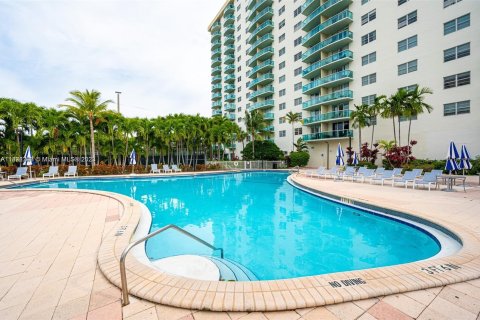 Condo in Sunny Isles Beach, Florida, 1 bedroom  № 785163 - photo 27