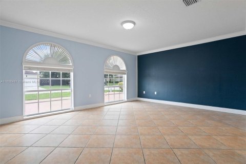 Villa ou maison à vendre à Miami, Floride: 5 chambres, 236.53 m2 № 1310847 - photo 12