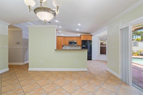 House in Miami, Florida 5 bedrooms, 236.53 sq.m. № 1310847 - photo 22