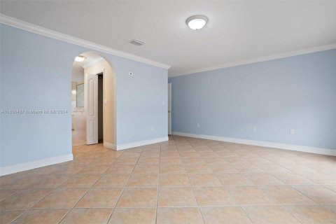 Casa en venta en Miami, Florida, 5 dormitorios, 236.53 m2 № 1310847 - foto 13