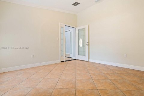 Villa ou maison à vendre à Miami, Floride: 5 chambres, 236.53 m2 № 1310847 - photo 5