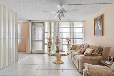 Copropriété à vendre à Sunny Isles Beach, Floride: 2 chambres, 114.55 m2 № 1178778 - photo 4