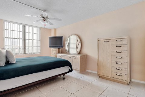 Copropriété à vendre à Sunny Isles Beach, Floride: 2 chambres, 114.55 m2 № 1178778 - photo 11