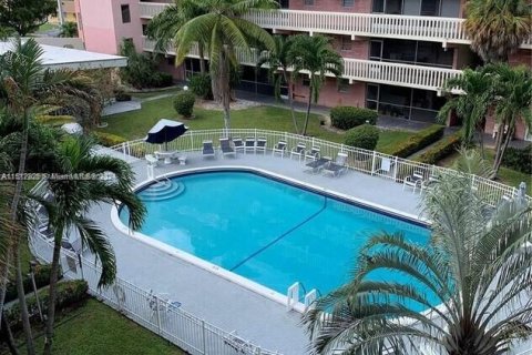 Condominio en venta en Hallandale Beach, Florida, 1 dormitorio, 61.32 m2 № 949848 - foto 1