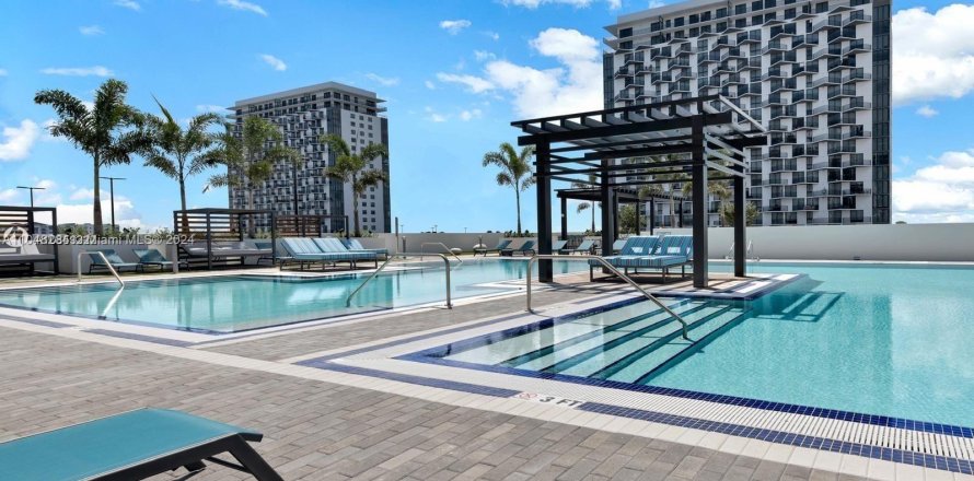 Condo à Doral, Floride, 3 chambres  № 949846