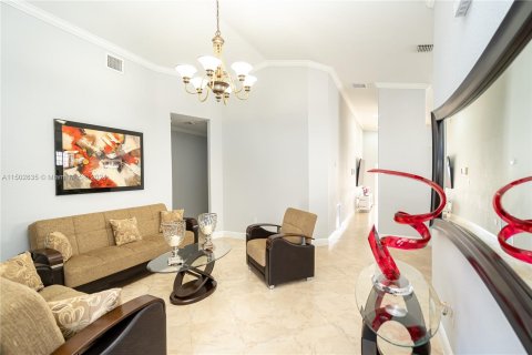 Casa en venta en Miami Lakes, Florida, 3 dormitorios, 161.46 m2 № 934110 - foto 3