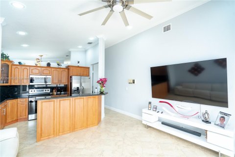 Villa ou maison à vendre à Miami Lakes, Floride: 3 chambres, 161.46 m2 № 934110 - photo 12