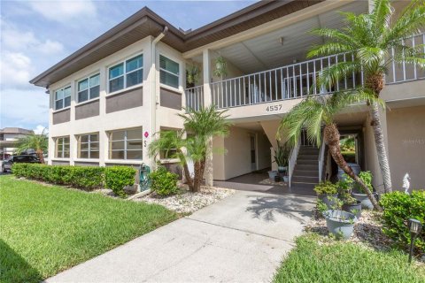 Copropriété à vendre à New Port Richey, Floride: 2 chambres, 101.08 m2 № 1357934 - photo 1