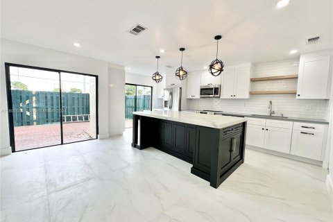 Copropriété à vendre à Miami, Floride: 4 chambres, 145.76 m2 № 1225575 - photo 1