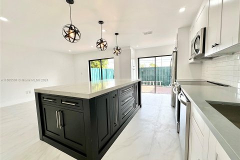 Copropriété à vendre à Miami, Floride: 4 chambres, 145.76 m2 № 1225575 - photo 4