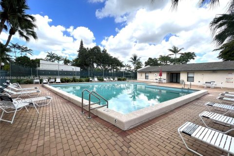 Condo in Miami, Florida, 4 bedrooms  № 1225575 - photo 25