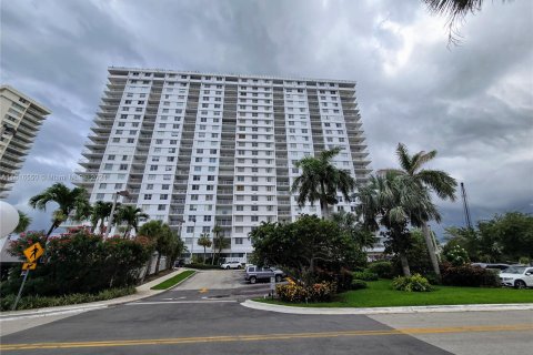 Copropriété à vendre à Sunny Isles Beach, Floride: 2 chambres, 120.31 m2 № 1238052 - photo 1