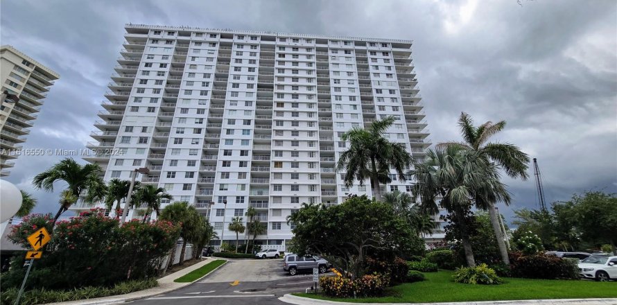 Condominio en Sunny Isles Beach, Florida, 2 dormitorios  № 1238052