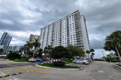 Copropriété à vendre à Sunny Isles Beach, Floride: 2 chambres, 120.31 m2 № 1238052 - photo 14