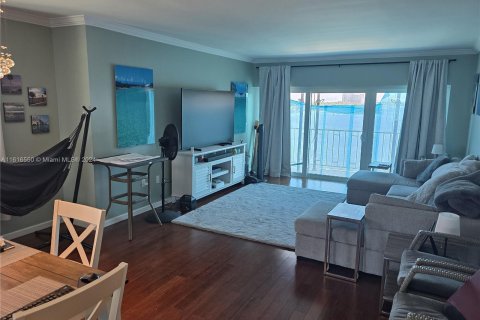 Condo in Sunny Isles Beach, Florida, 2 bedrooms  № 1238052 - photo 21