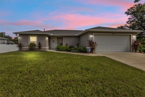 House in Port Charlotte, Florida 3 bedrooms, 120.22 sq.m. № 1361661 - photo 2