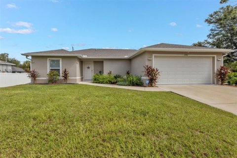 House in Port Charlotte, Florida 3 bedrooms, 120.22 sq.m. № 1361661 - photo 1