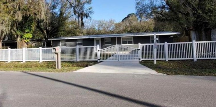 House in Lakeland, Florida 3 bedrooms, 137.5 sq.m. № 1361624