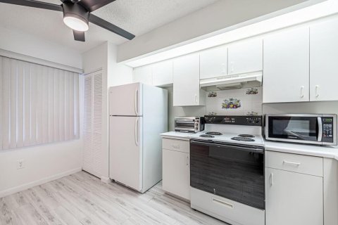 Condominio en venta en Pembroke Pines, Florida, 2 dormitorios, 95.88 m2 № 913633 - foto 10