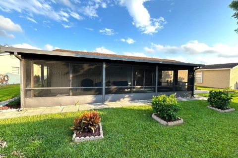 House in Lake Worth, Florida 2 bedrooms, 123.1 sq.m. № 1208092 - photo 10