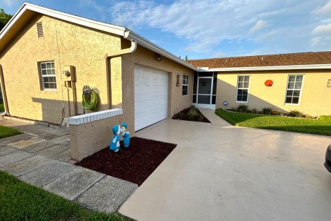 Villa ou maison à vendre à Lake Worth, Floride: 2 chambres, 123.1 m2 № 1208092 - photo 13