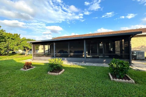 House in Lake Worth, Florida 2 bedrooms, 123.1 sq.m. № 1208092 - photo 11