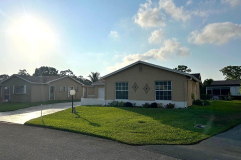 House in Lake Worth, Florida 2 bedrooms, 123.1 sq.m. № 1208092 - photo 16