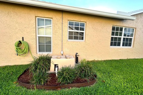 House in Lake Worth, Florida 2 bedrooms, 123.1 sq.m. № 1208092 - photo 8