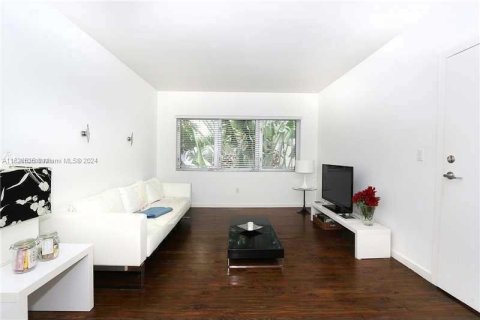 Condo in Miami Beach, Florida, 1 bedroom  № 1291598 - photo 3