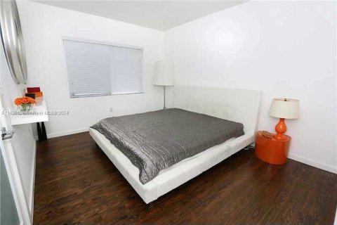 Condo in Miami Beach, Florida, 1 bedroom  № 1291598 - photo 4