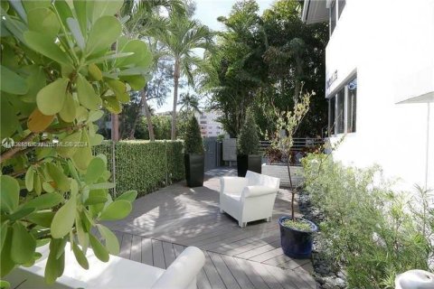 Condo in Miami Beach, Florida, 1 bedroom  № 1291598 - photo 9