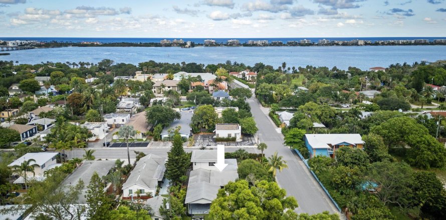 Commercial property in Lake Worth, Florida 218.51 sq.m. № 1221427