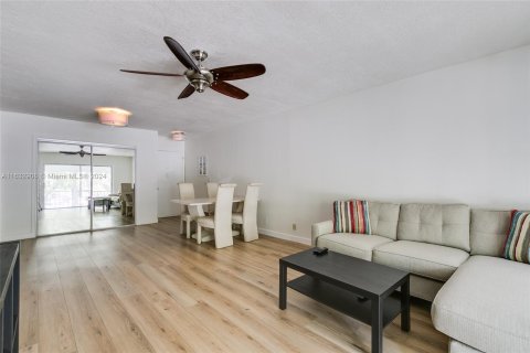 Copropriété à vendre à Fort Lauderdale, Floride: 2 chambres, 93.65 m2 № 1294042 - photo 16