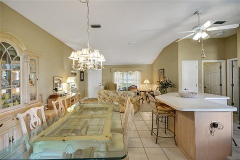 House in The Villages, Florida 3 bedrooms, 130.43 sq.m. № 1342812 - photo 21