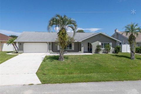 House in Palm Coast, Florida 3 bedrooms, 186.55 sq.m. № 1342775 - photo 1