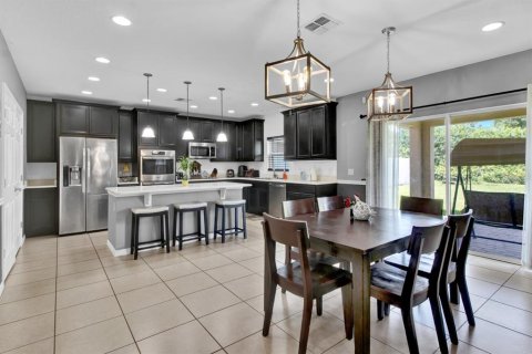 Villa ou maison à vendre à Kissimmee, Floride: 4 chambres, 261.43 m2 № 1342814 - photo 13