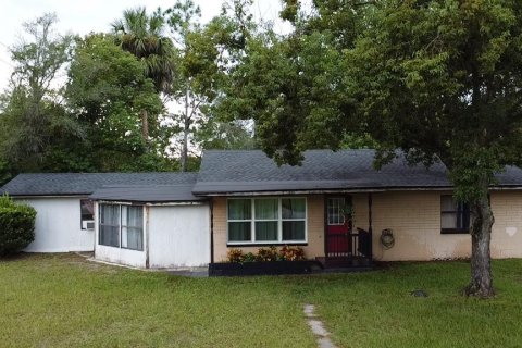 House in DeLand, Florida 3 bedrooms, 130.62 sq.m. № 1342772 - photo 1