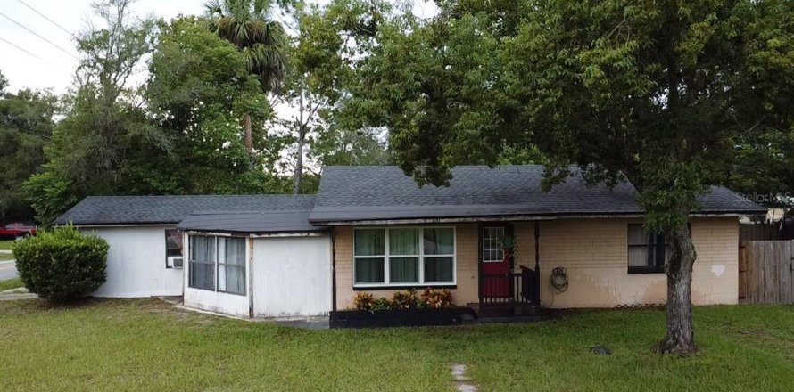 House in DeLand, Florida 3 bedrooms, 130.62 sq.m. № 1342772