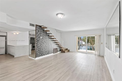 Touwnhouse à vendre à Miami Lakes, Floride: 3 chambres, 161.65 m2 № 1406261 - photo 7