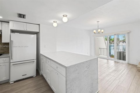 Adosado en venta en Miami Lakes, Florida, 3 dormitorios, 161.65 m2 № 1406261 - foto 16