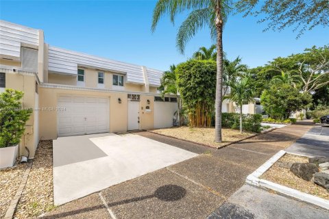 Touwnhouse à vendre à Miami Lakes, Floride: 3 chambres, 161.65 m2 № 1406261 - photo 1