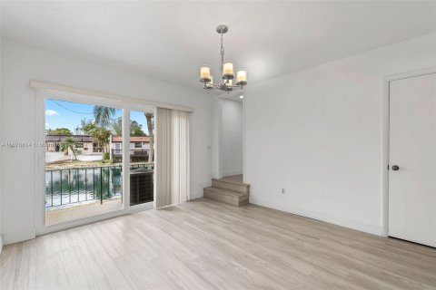 Townhouse in Miami Lakes, Florida 3 bedrooms, 161.65 sq.m. № 1406261 - photo 15