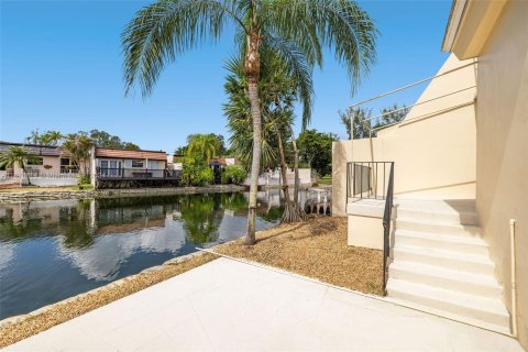 Adosado en venta en Miami Lakes, Florida, 3 dormitorios, 161.65 m2 № 1406261 - foto 9