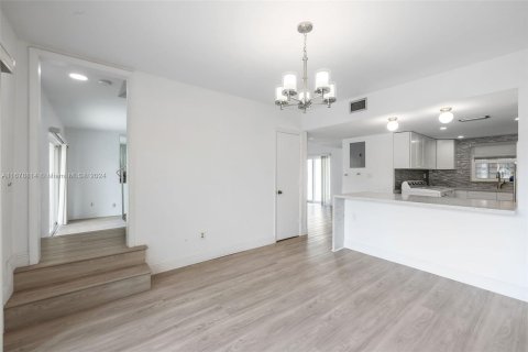 Touwnhouse à vendre à Miami Lakes, Floride: 3 chambres, 161.65 m2 № 1406261 - photo 13