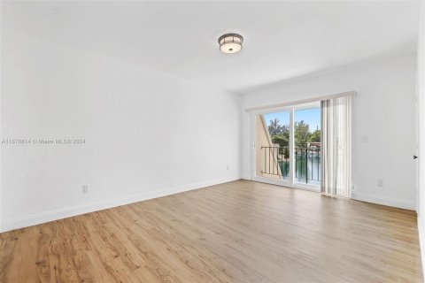 Touwnhouse à vendre à Miami Lakes, Floride: 3 chambres, 161.65 m2 № 1406261 - photo 22