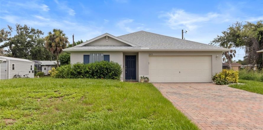 House in Port Charlotte, Florida 3 bedrooms, 128.95 sq.m. № 1297475